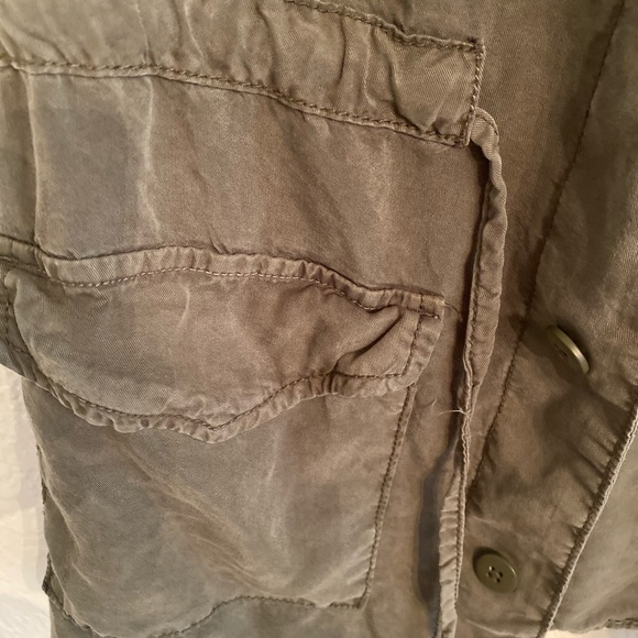 Olive green vest size small - Picture 3 of 9